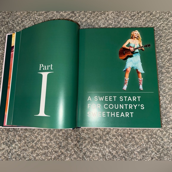 Taylor Swift Style: Fashion Through the Eras - Picture 13 of 15